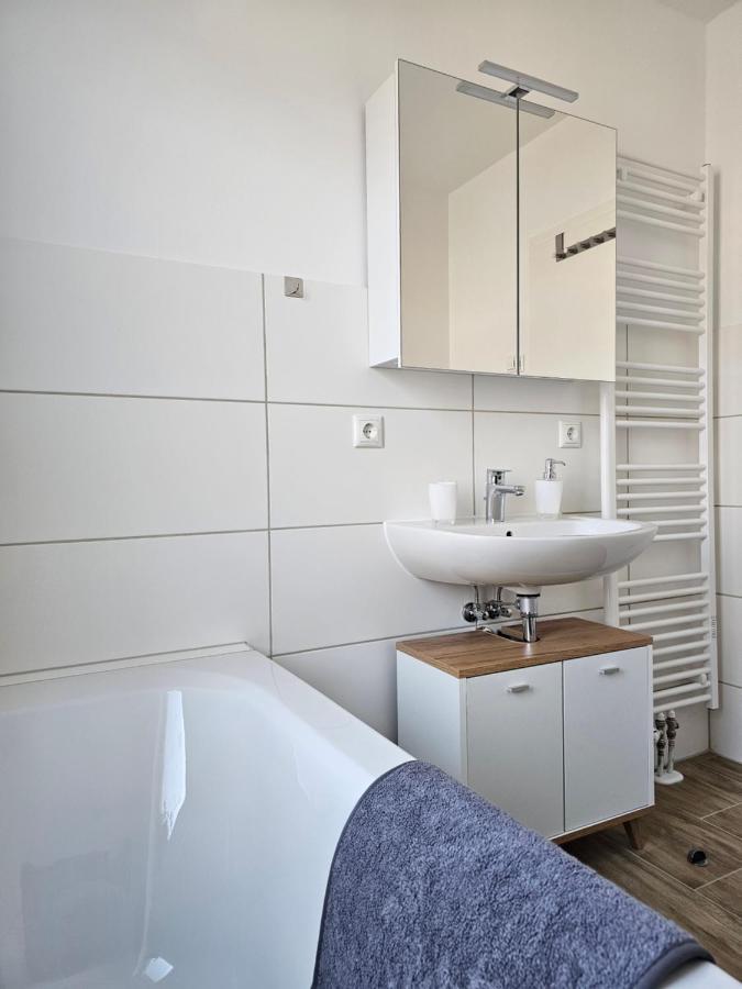 Schoene Grosse Ferienwohnung 79M2 Und 2 Baeder, Zentrumnah, 2Og Erfurt Exterior photo