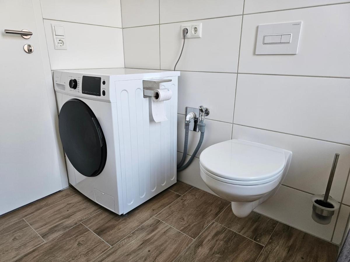 Schoene Grosse Ferienwohnung 79M2 Und 2 Baeder, Zentrumnah, 2Og Erfurt Exterior photo