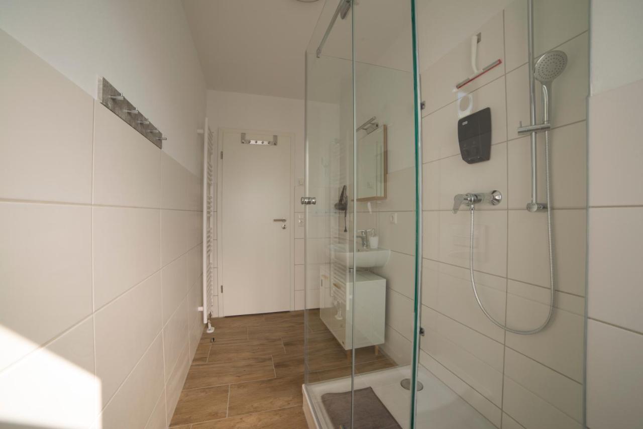 Schoene Grosse Ferienwohnung 79M2 Und 2 Baeder, Zentrumnah, 2Og Erfurt Exterior photo