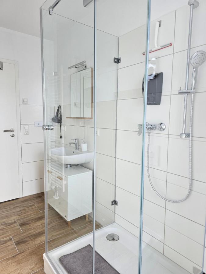 Schoene Grosse Ferienwohnung 79M2 Und 2 Baeder, Zentrumnah, 2Og Erfurt Exterior photo