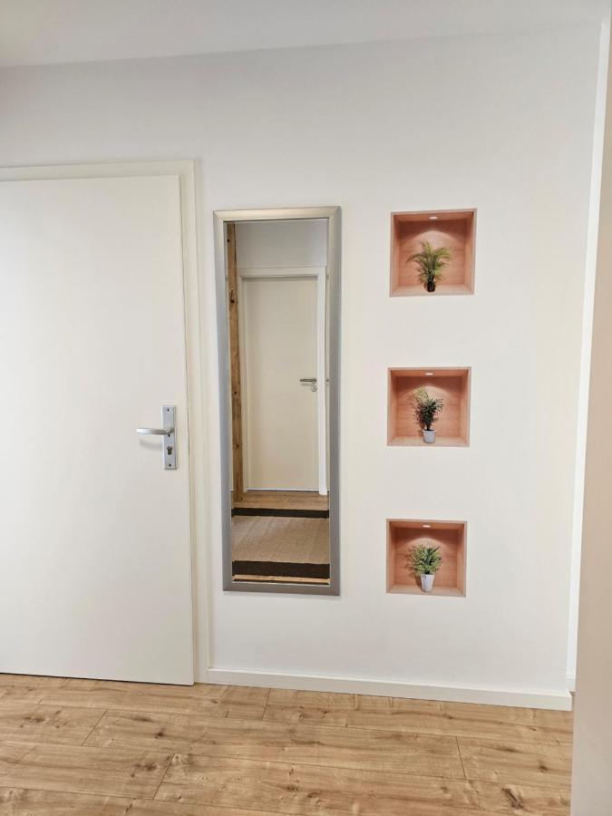 Schoene Grosse Ferienwohnung 79M2 Und 2 Baeder, Zentrumnah, 2Og Erfurt Exterior photo