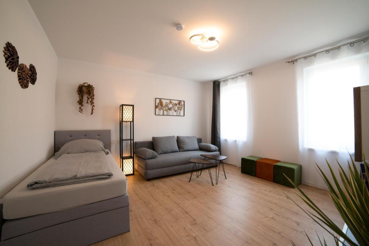 Schoene Grosse Ferienwohnung 79M2 Und 2 Baeder, Zentrumnah, 2Og Erfurt Exterior photo